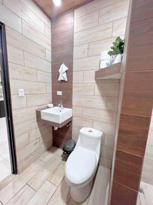 Orange Apartment 5 Min Aeropuerto Juan Santamaria Alajuela Kültér fotó