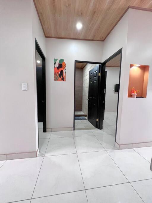 Orange Apartment 5 Min Aeropuerto Juan Santamaria Alajuela Kültér fotó
